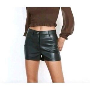 Aritzia Wilfred Black Faux Leather High-Waisted Effortless Shorts Melina Size 8